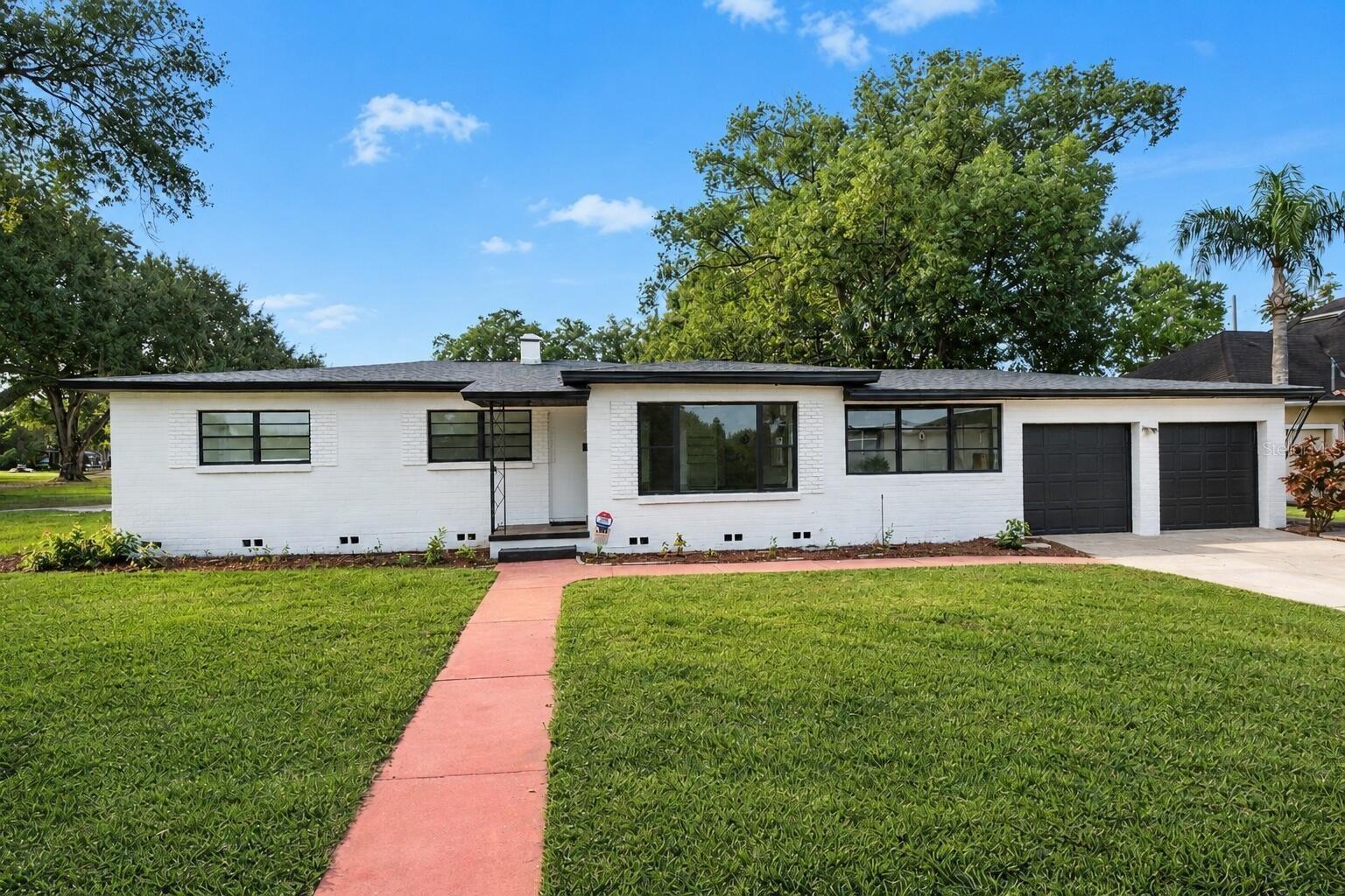 Single Family Residence in ORLANDO, FL - Daniel Dourado