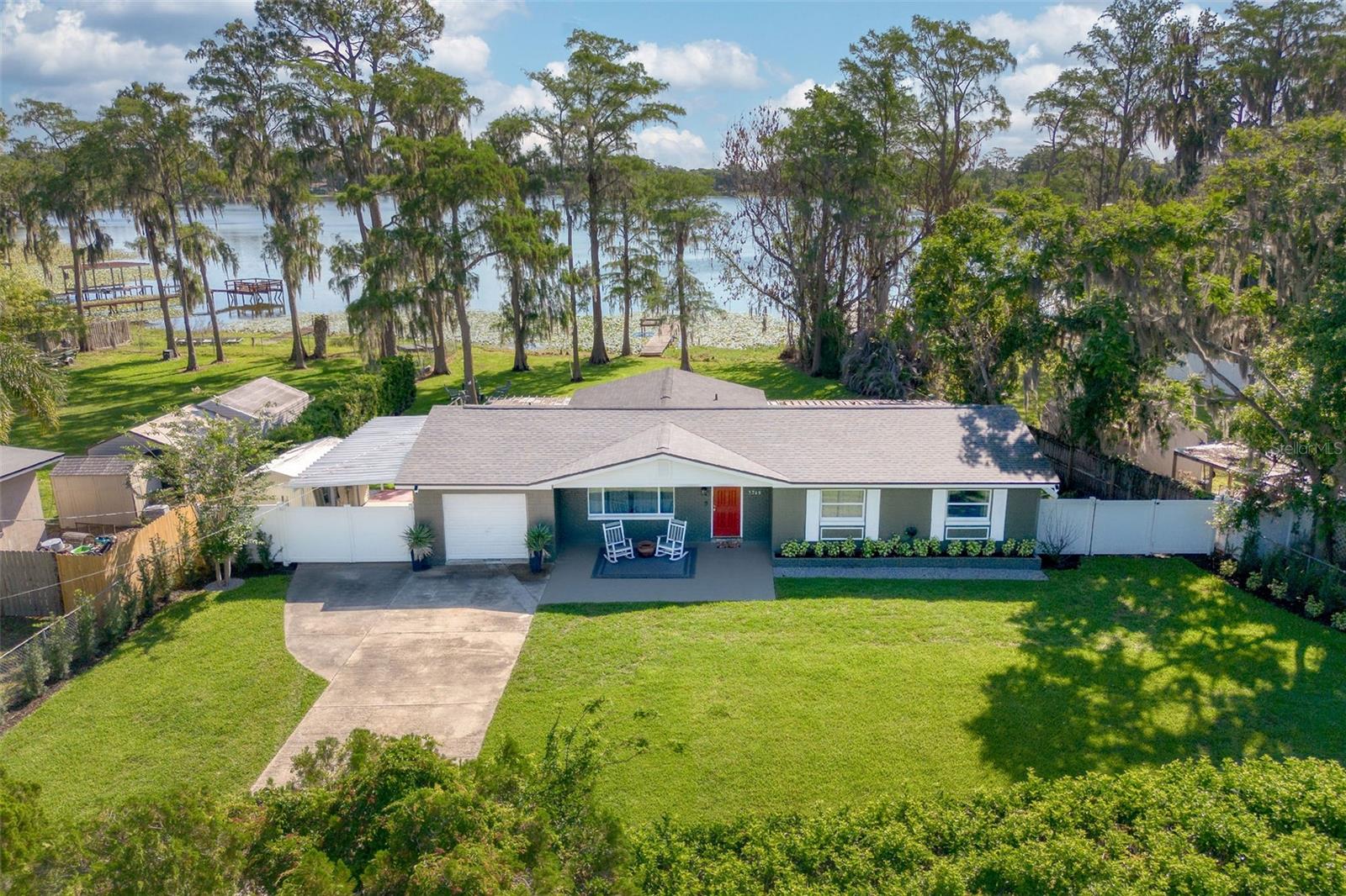 Single Family Residence in ORLANDO, FL - Daniel Dourado