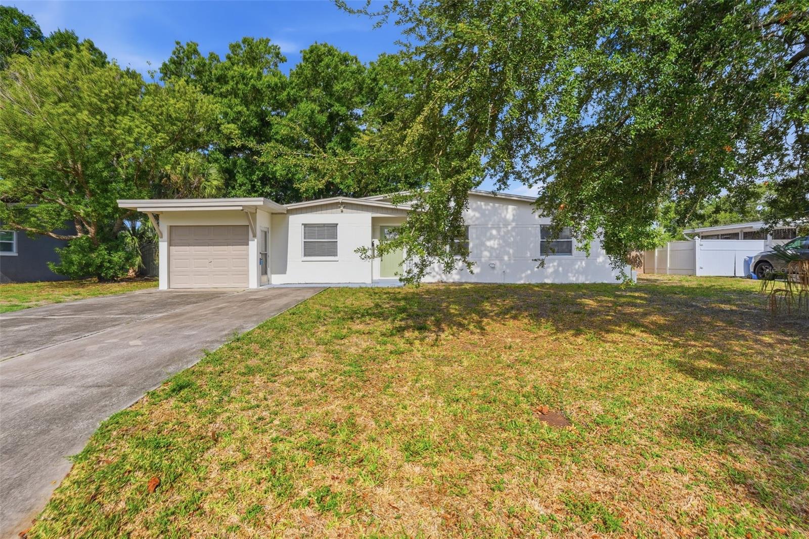 Single Family Residence em ST PETERSBURG, FL - Daniel Dourado