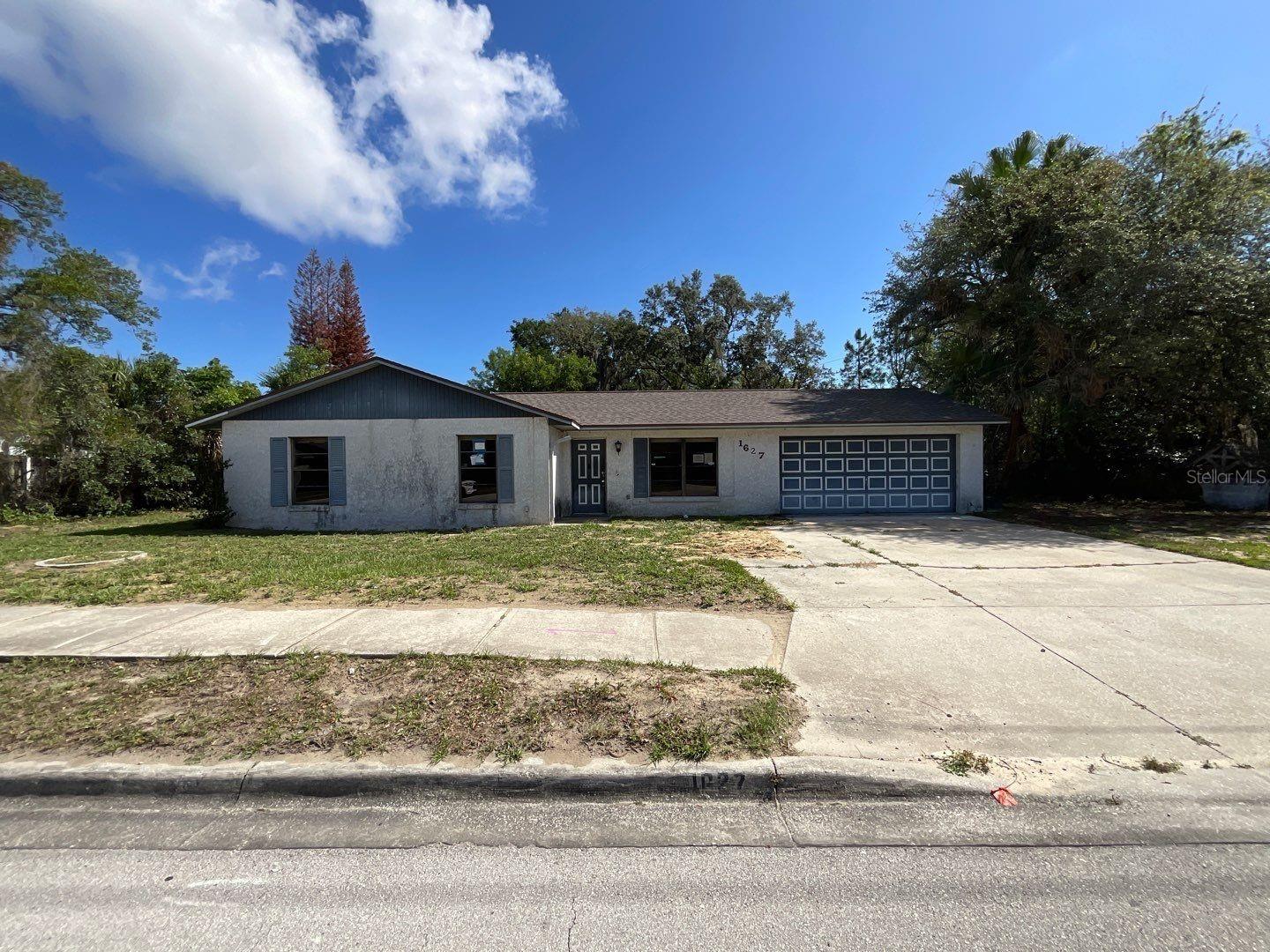 Single Family Residence in DELTONA, FL - Daniel Dourado