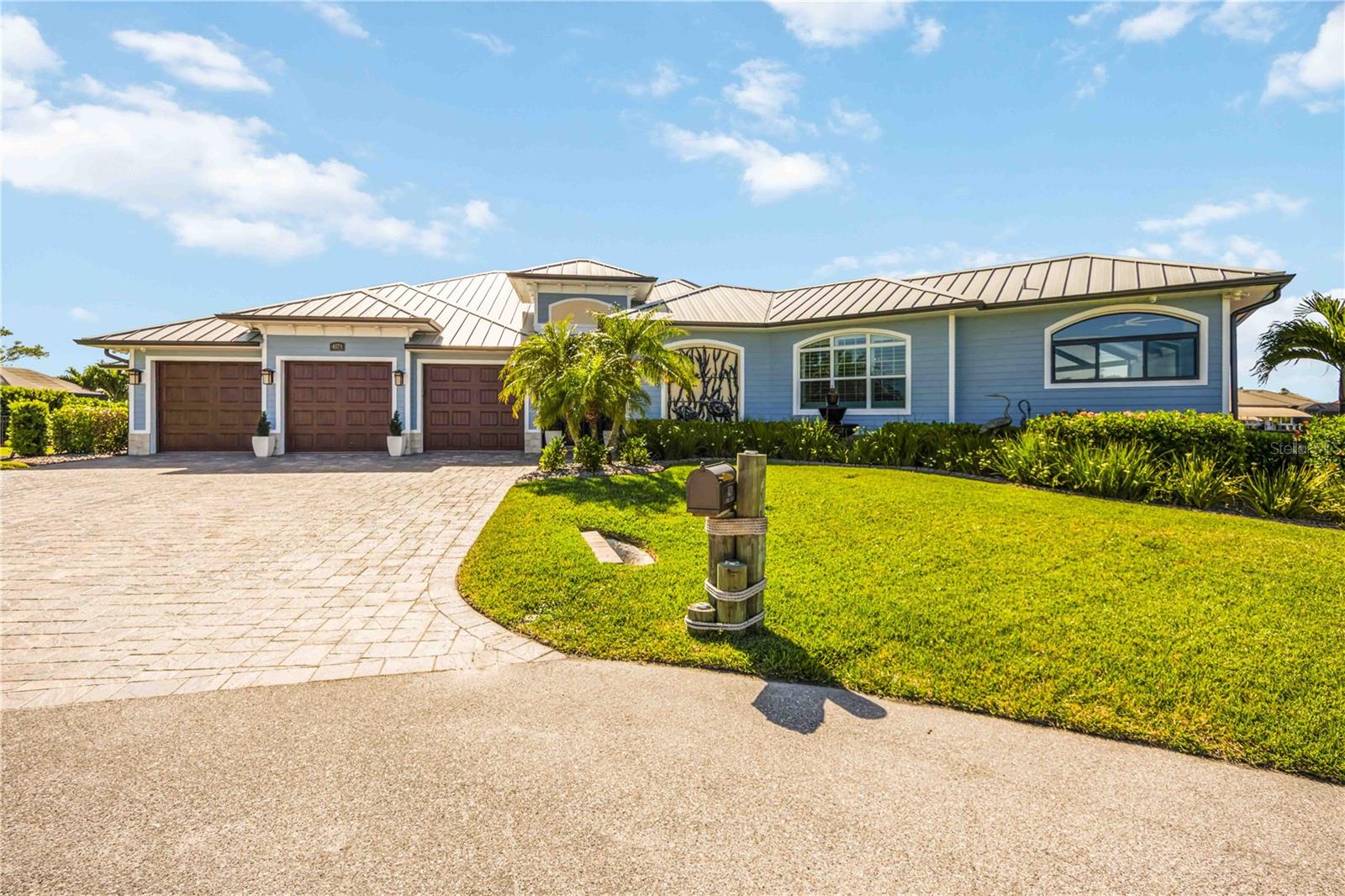 Single Family Residence in PORT CHARLOTTE, FL - Daniel Dourado