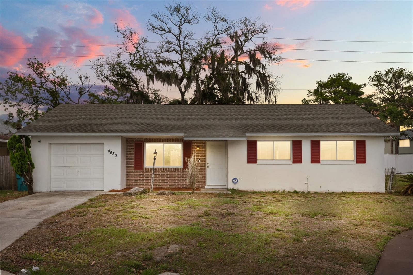 Single Family Residence in ORLANDO, FL - Daniel Dourado