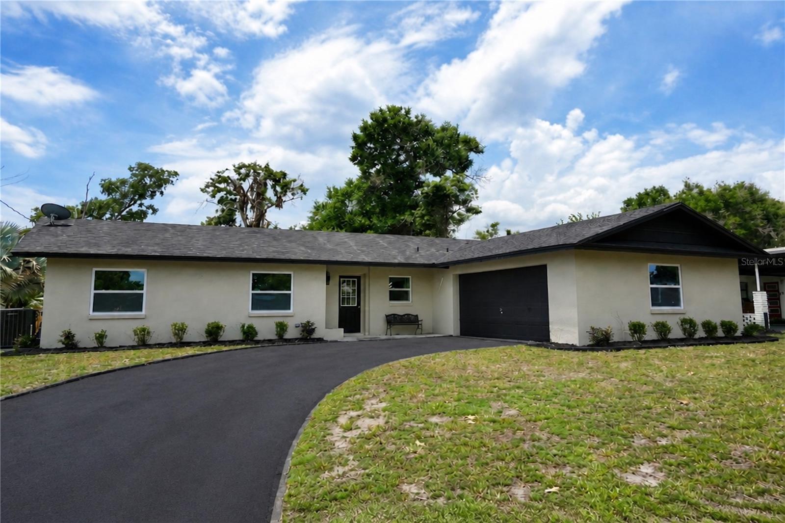 Single Family Residence in ORLANDO, FL - Daniel Dourado