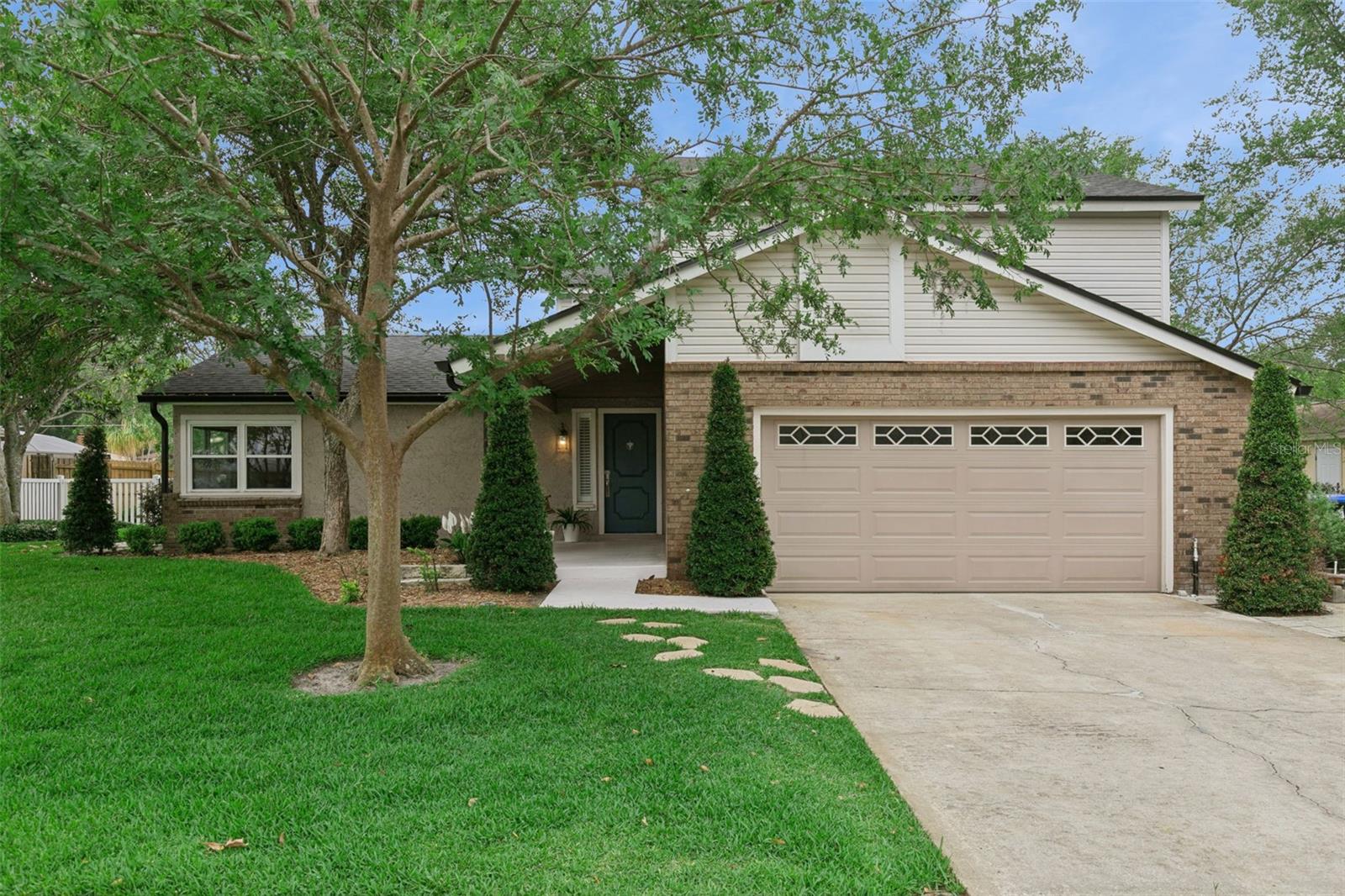 Single Family Residence in ORLANDO, FL - Daniel Dourado