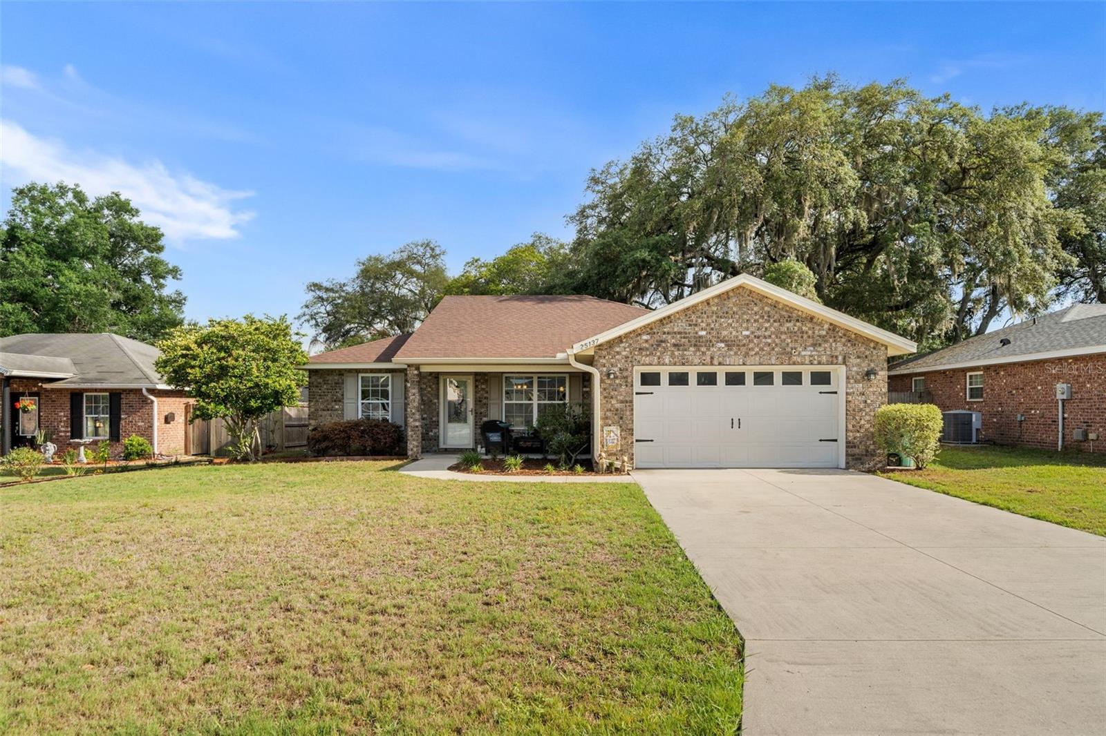 Single Family Residence em NEWBERRY, FL - Daniel Dourado