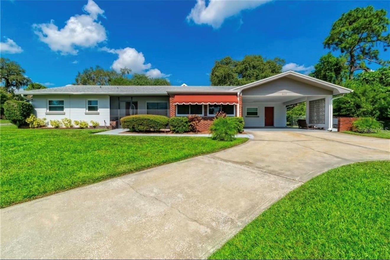 Single Family Residence in WINTER HAVEN, FL - Daniel Dourado