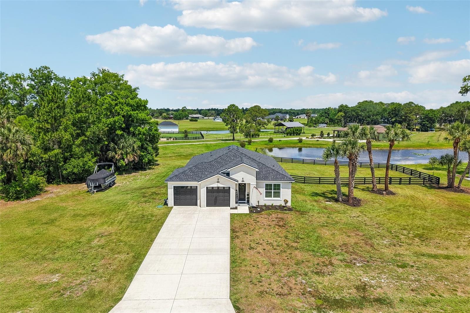 Single Family Residence in TAVARES, FL - Daniel Dourado