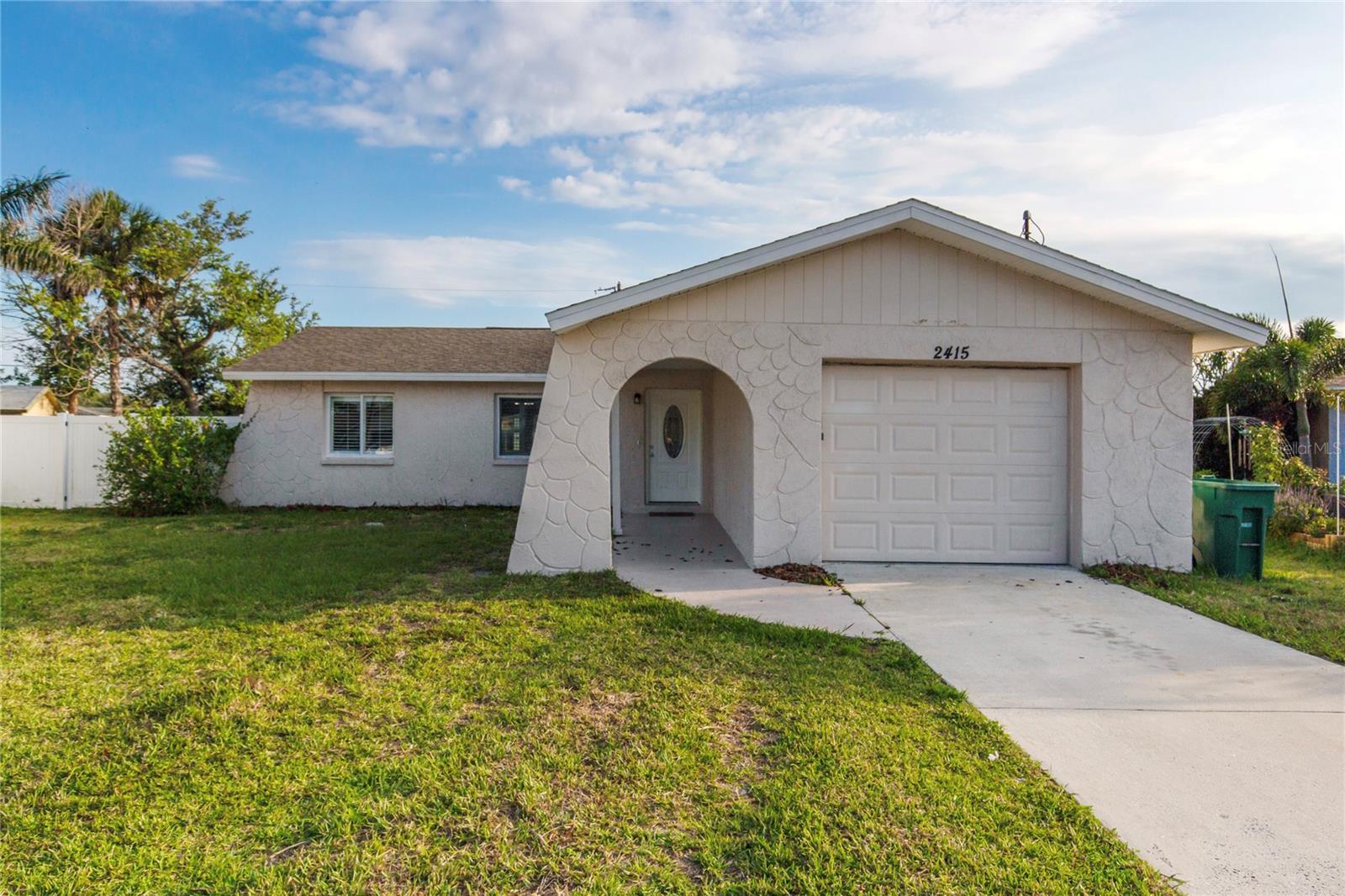 Single Family Residence in PALMETTO, FL - Daniel Dourado