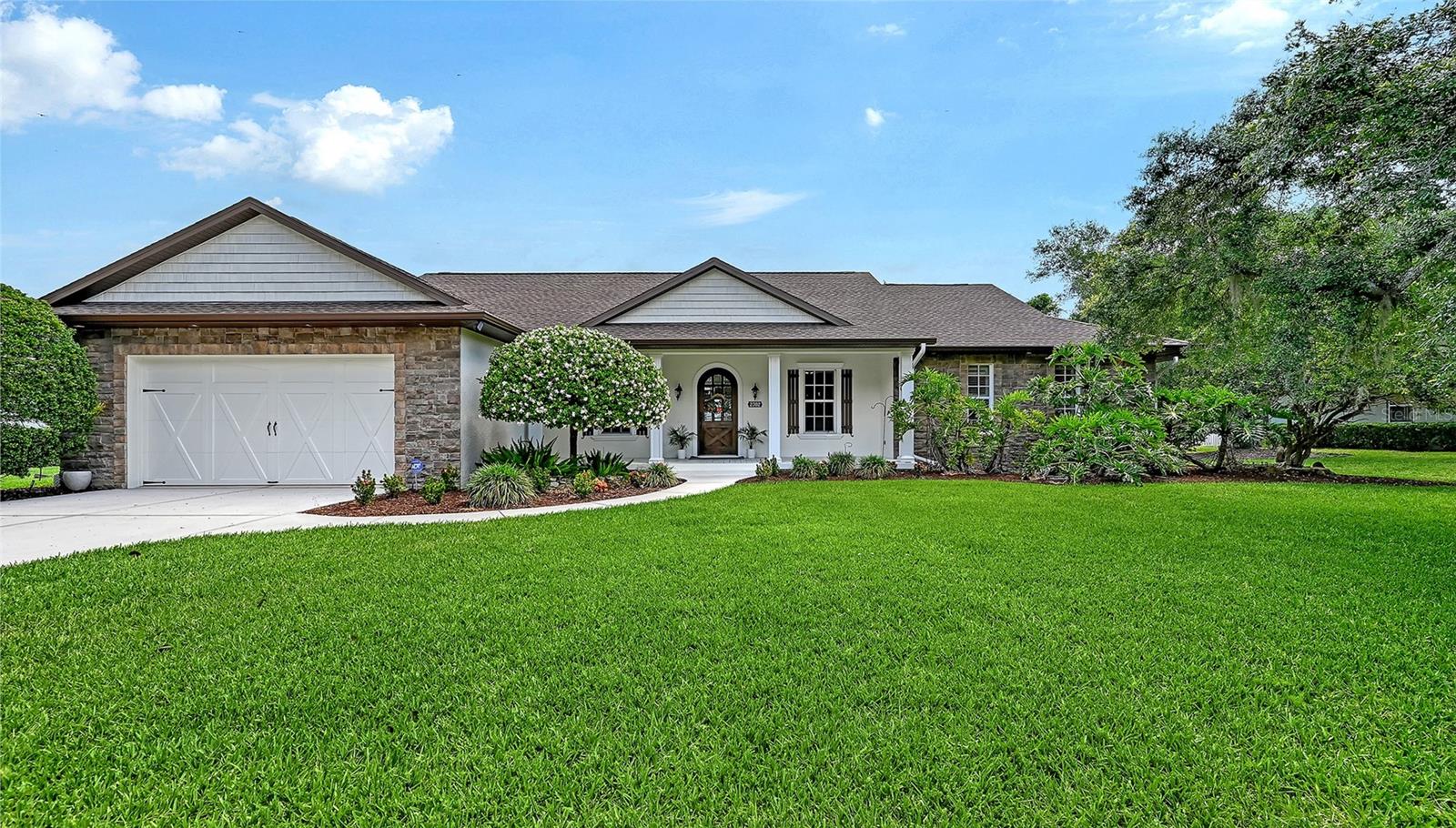 Single Family Residence in BRADENTON, FL - Daniel Dourado