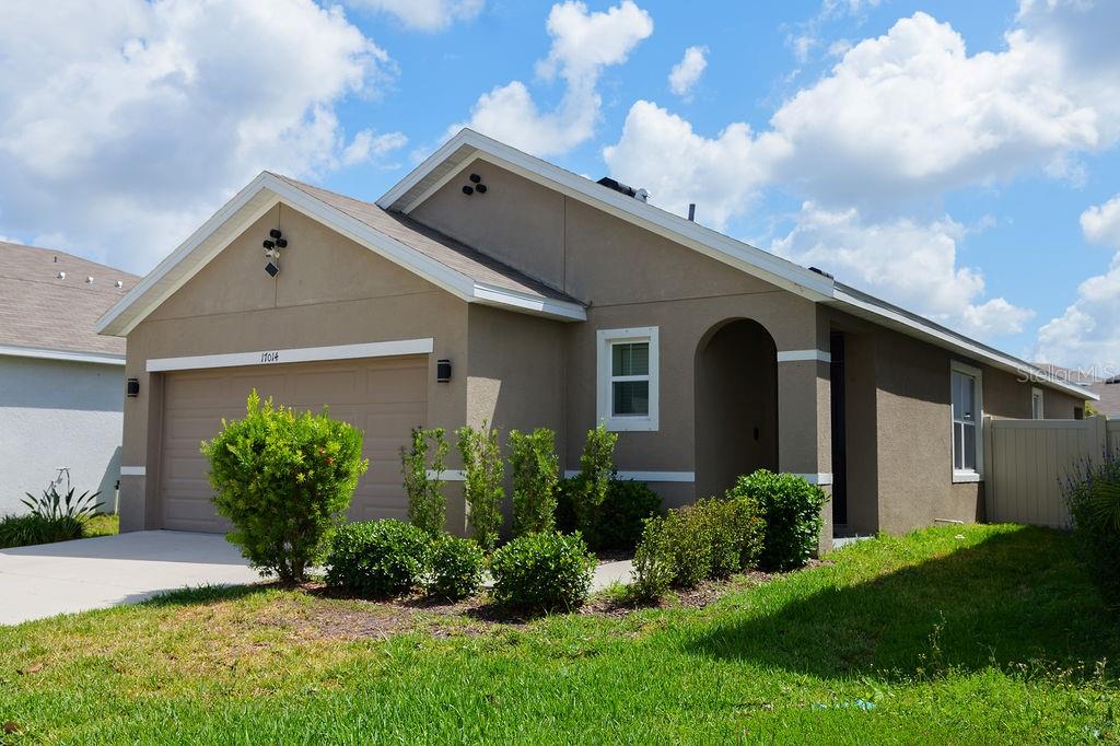 Single Family Residence in WIMAUMA, FL - Daniel Dourado