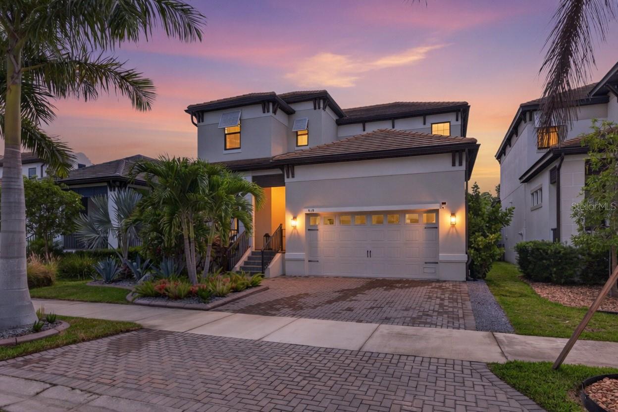 Single Family Residence in RUSKIN, FL - Daniel Dourado