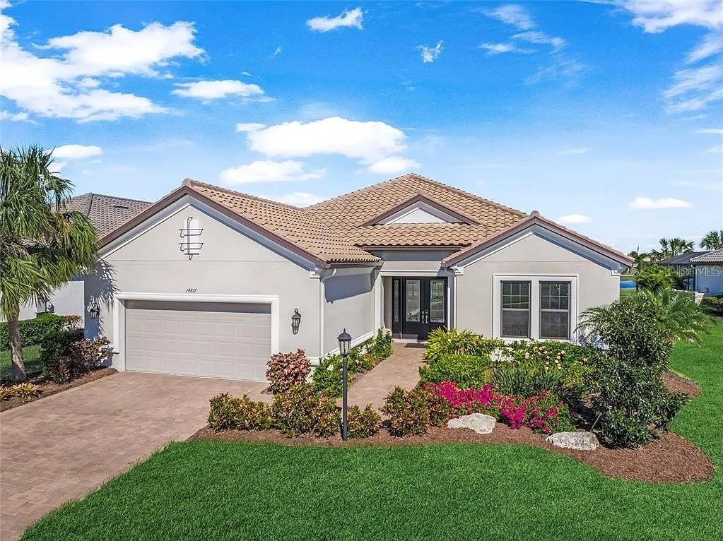 Single Family Residence in BRADENTON, FL - Daniel Dourado