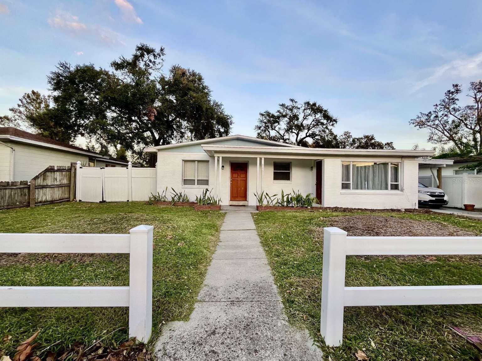 Single Family Residence in TAMPA, FL - Daniel Dourado
