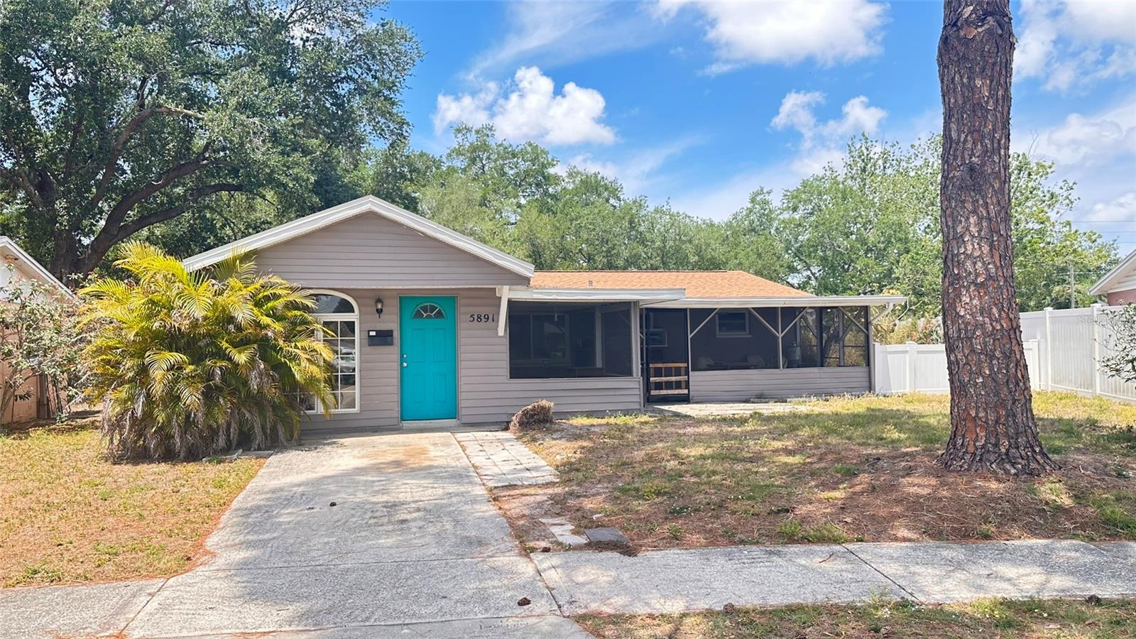 Single Family Residence in PINELLAS PARK, FL - Daniel Dourado