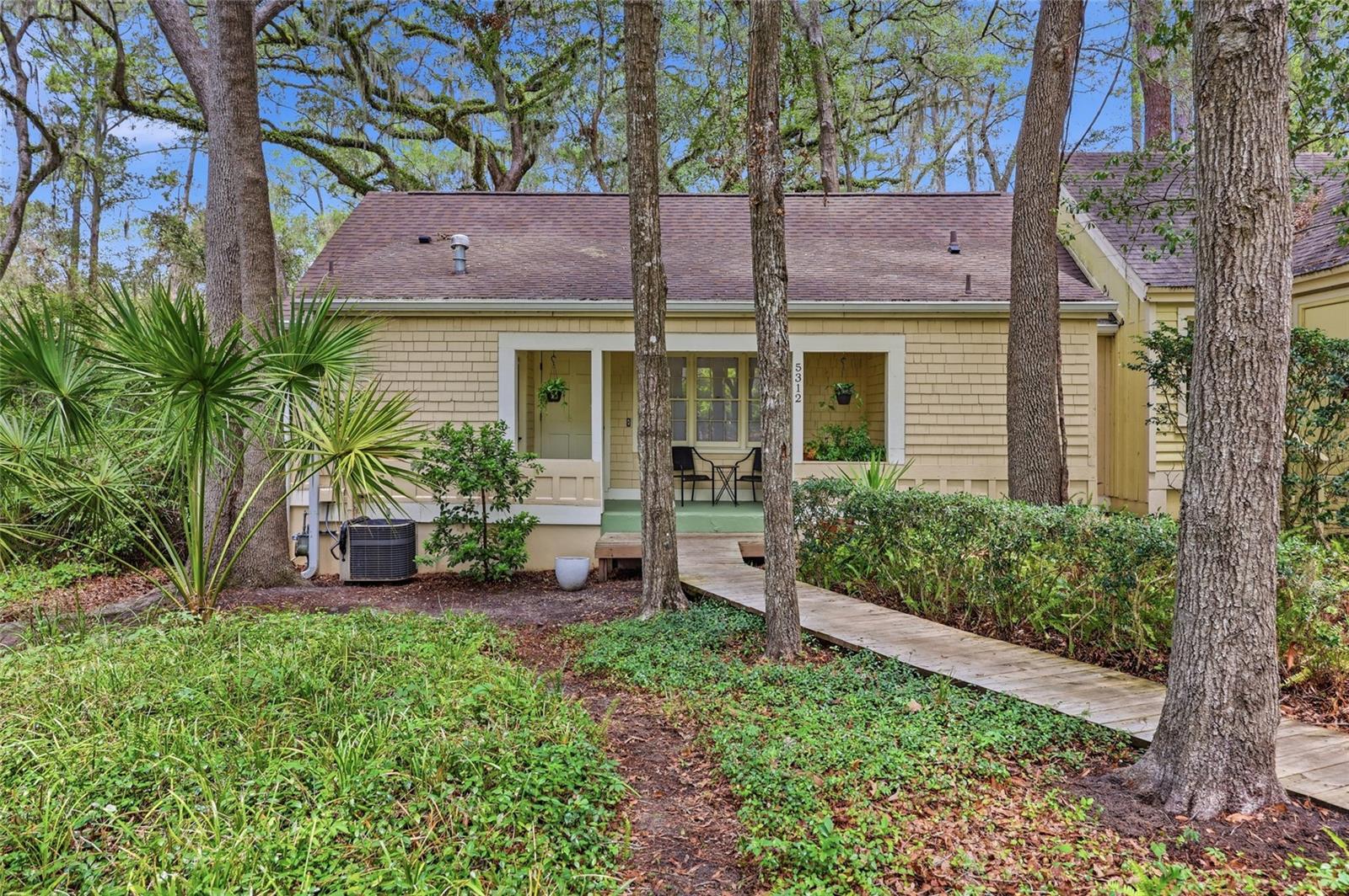 Single Family Residence in GAINESVILLE, FL - Daniel Dourado