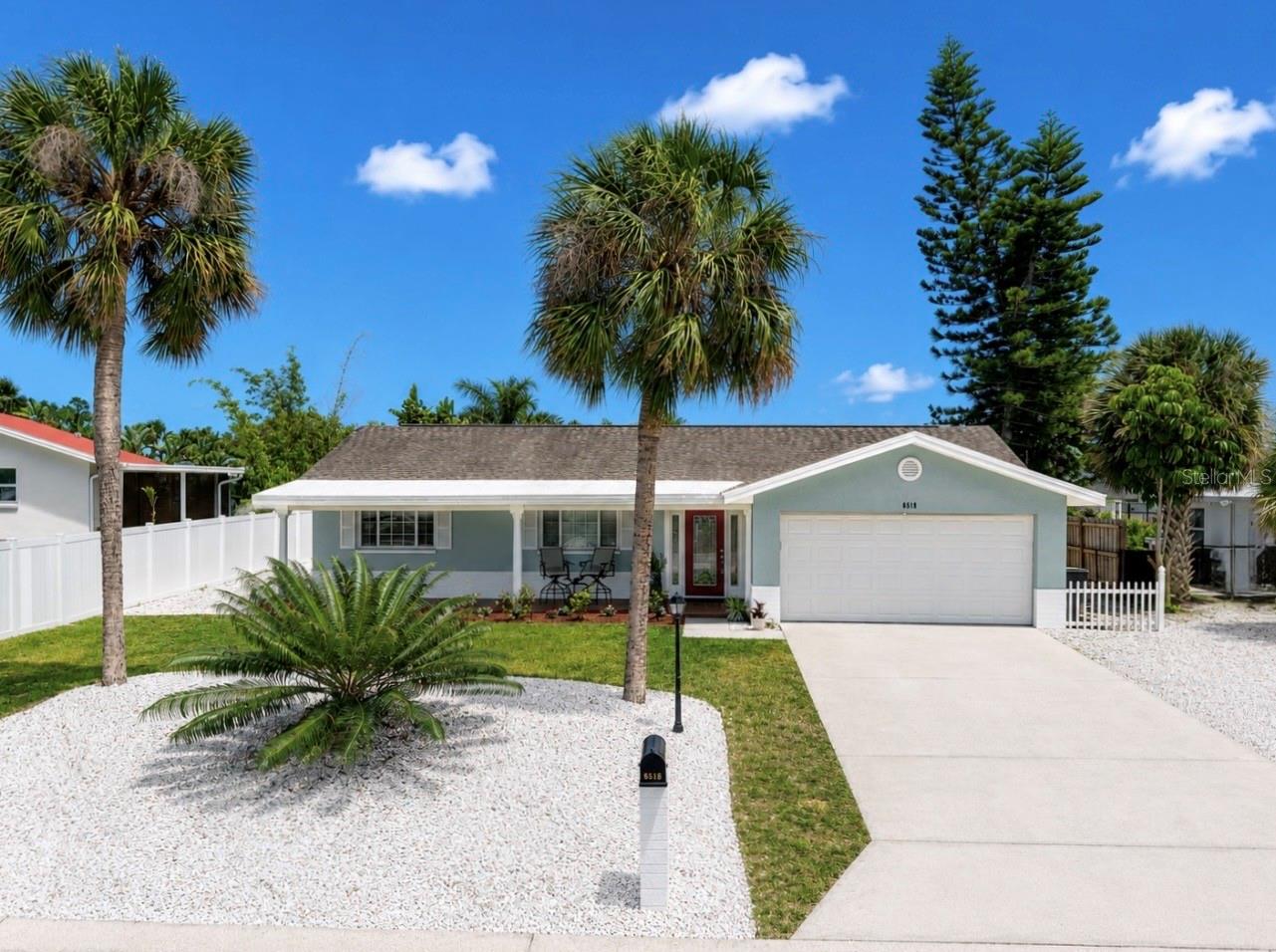 Single Family Residence in APOLLO BEACH, FL - Daniel Dourado
