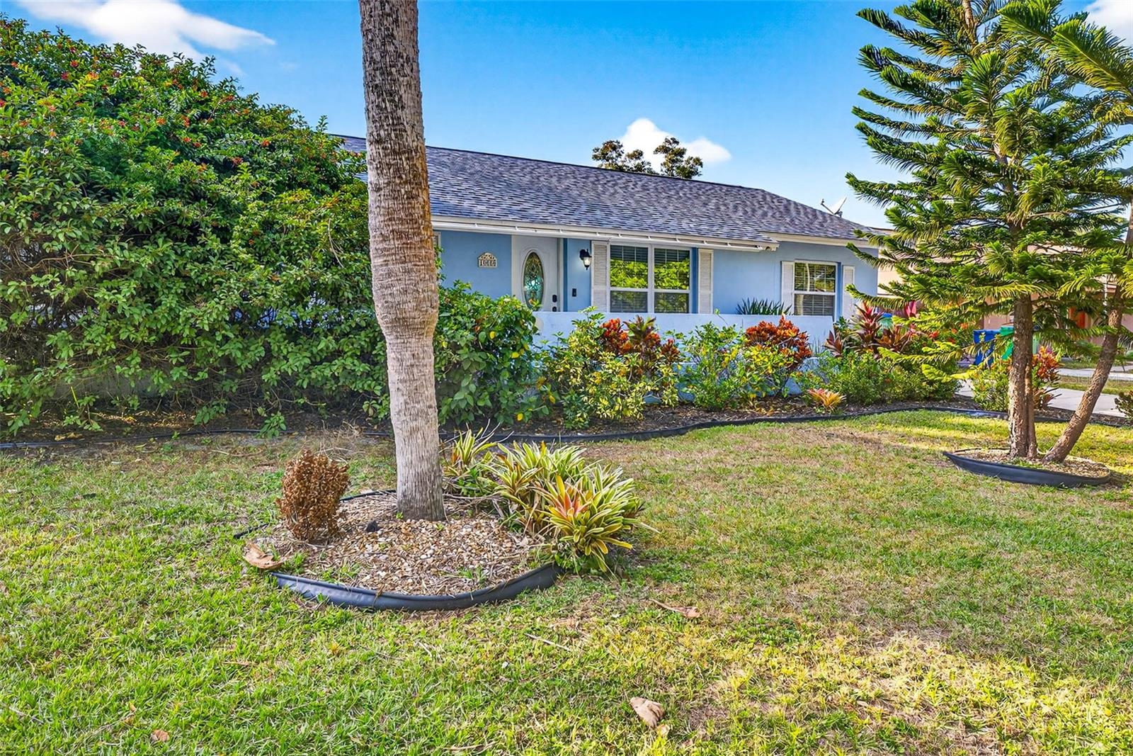 Single Family Residence in LARGO, FL - Daniel Dourado