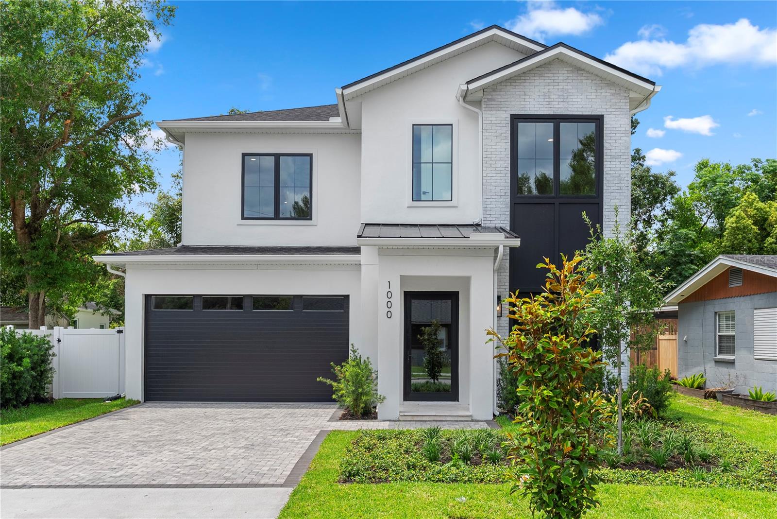 Single Family Residence in ORLANDO, FL - Daniel Dourado