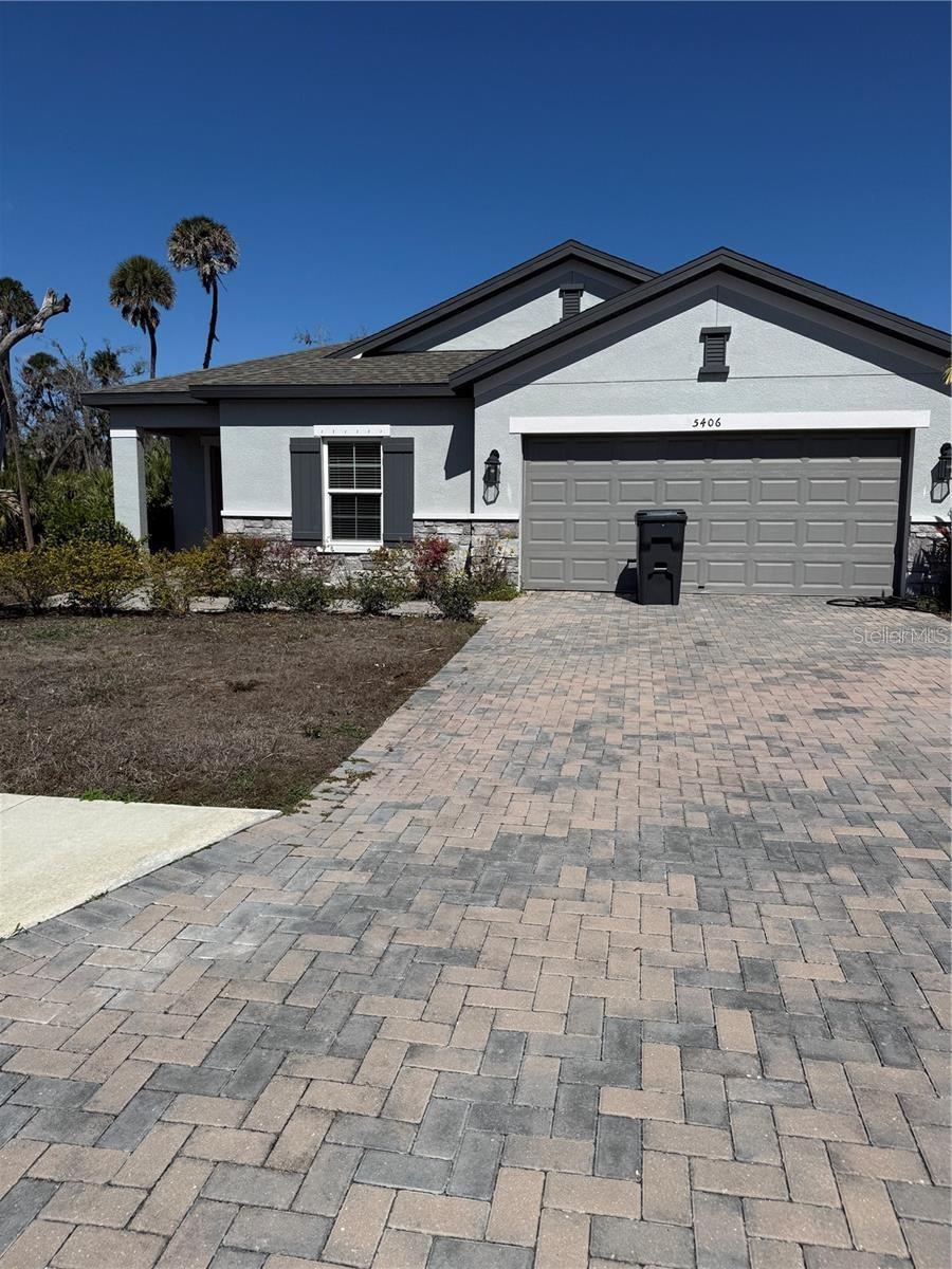 Single Family Residence in PALMETTO, FL - Daniel Dourado