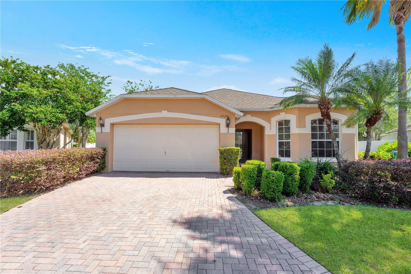 Single Family Residence in ORLANDO, FL - Daniel Dourado