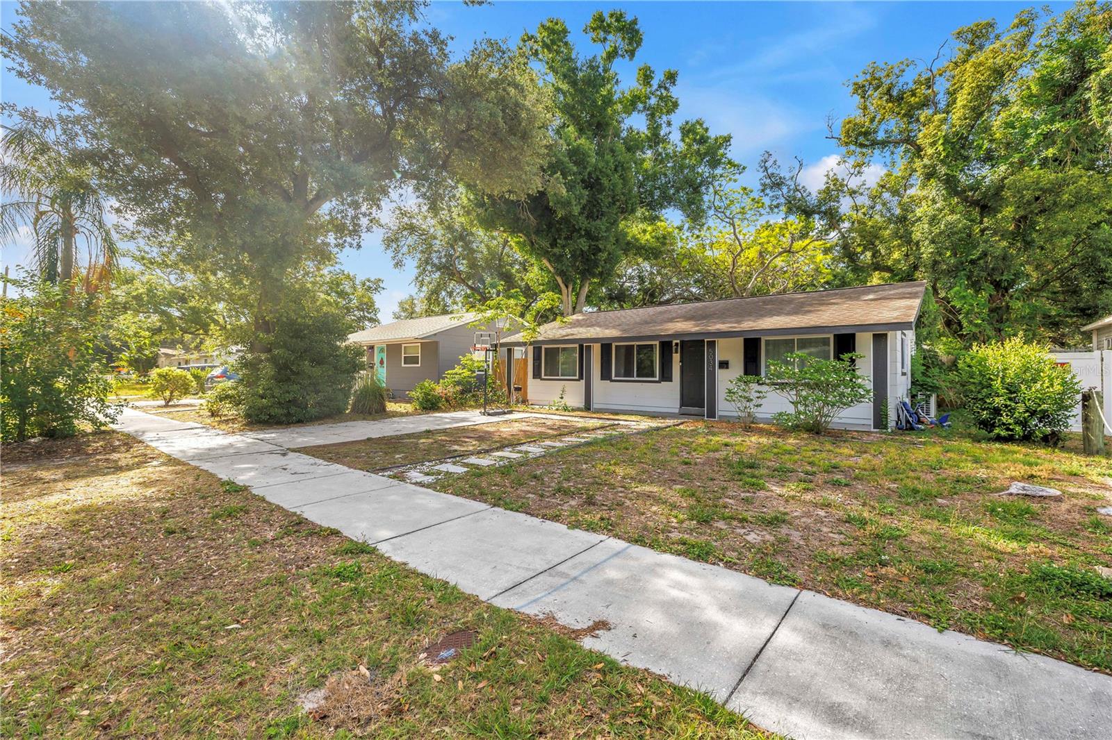 Single Family Residence em ST PETERSBURG, FL - Daniel Dourado