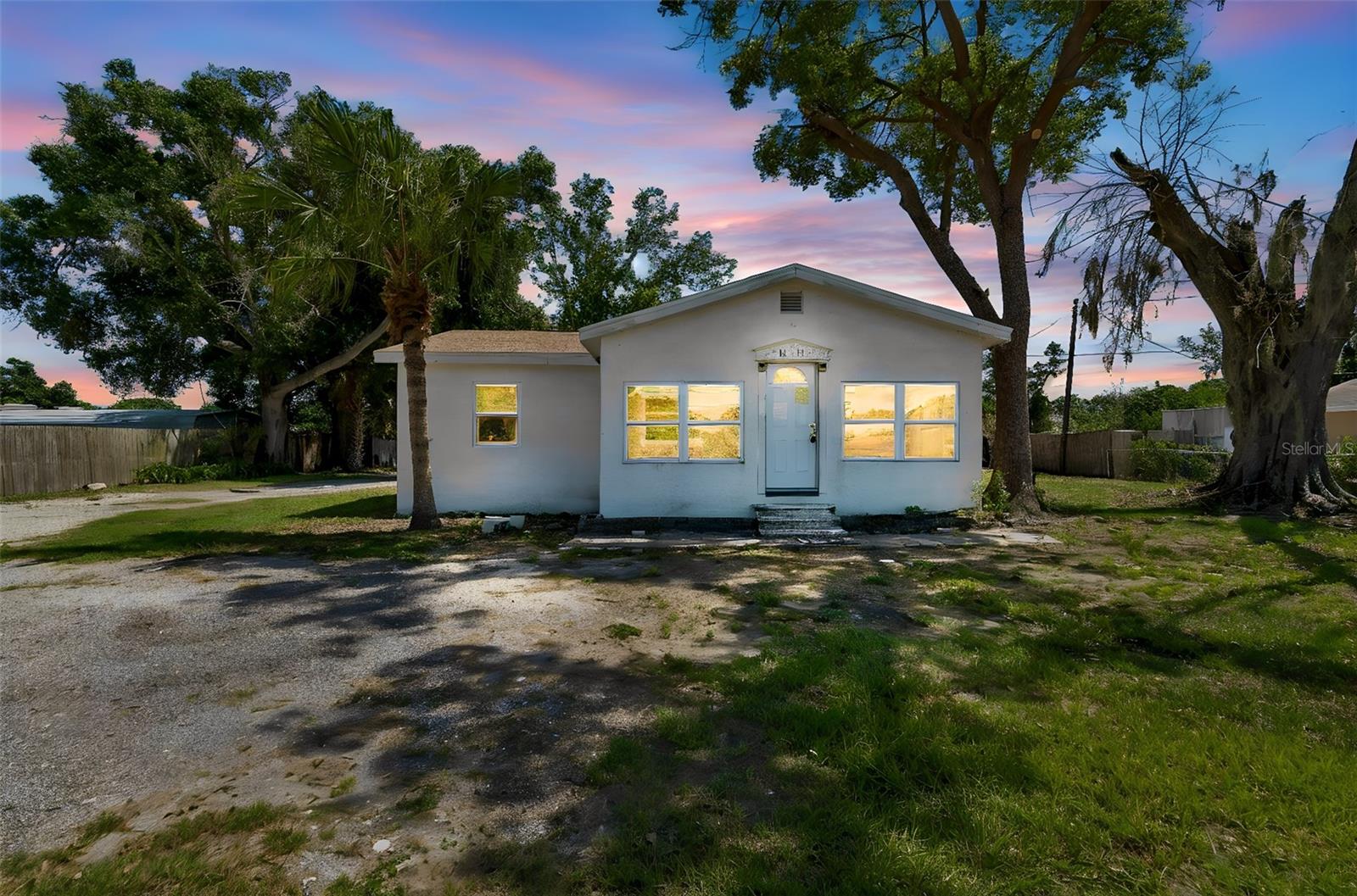 Single Family Residence in RUSKIN, FL - Daniel Dourado