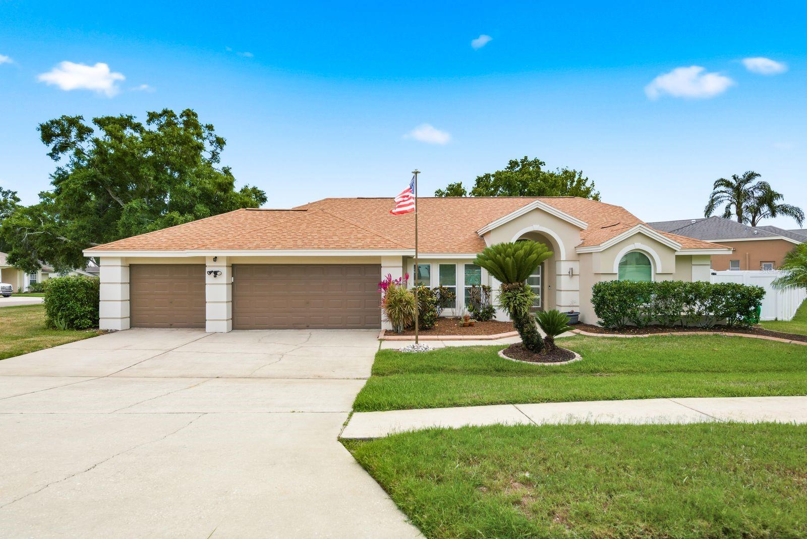 Single Family Residence in PALM HARBOR, FL - Daniel Dourado