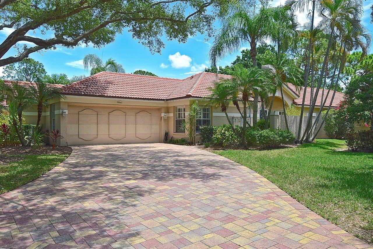 Single Family Residence in SARASOTA, FL - Daniel Dourado