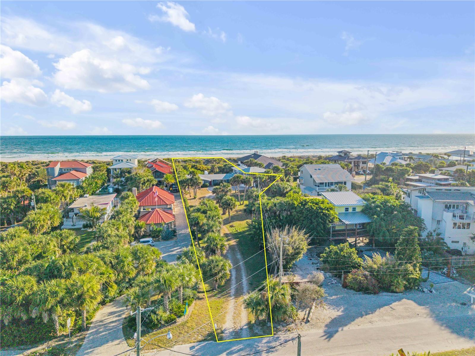 Single Family Residence in NEW SMYRNA BEACH, FL - Daniel Dourado