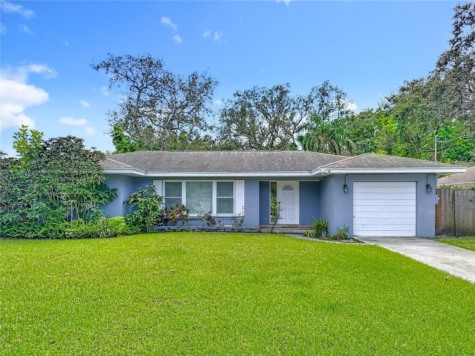 Single Family Residence in LARGO, FL - Daniel Dourado
