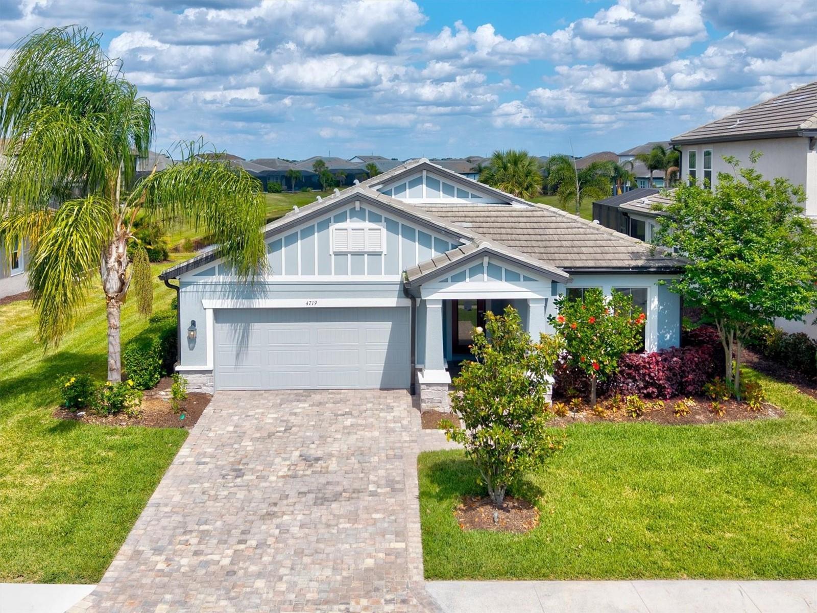 Single Family Residence in BRADENTON, FL - Daniel Dourado