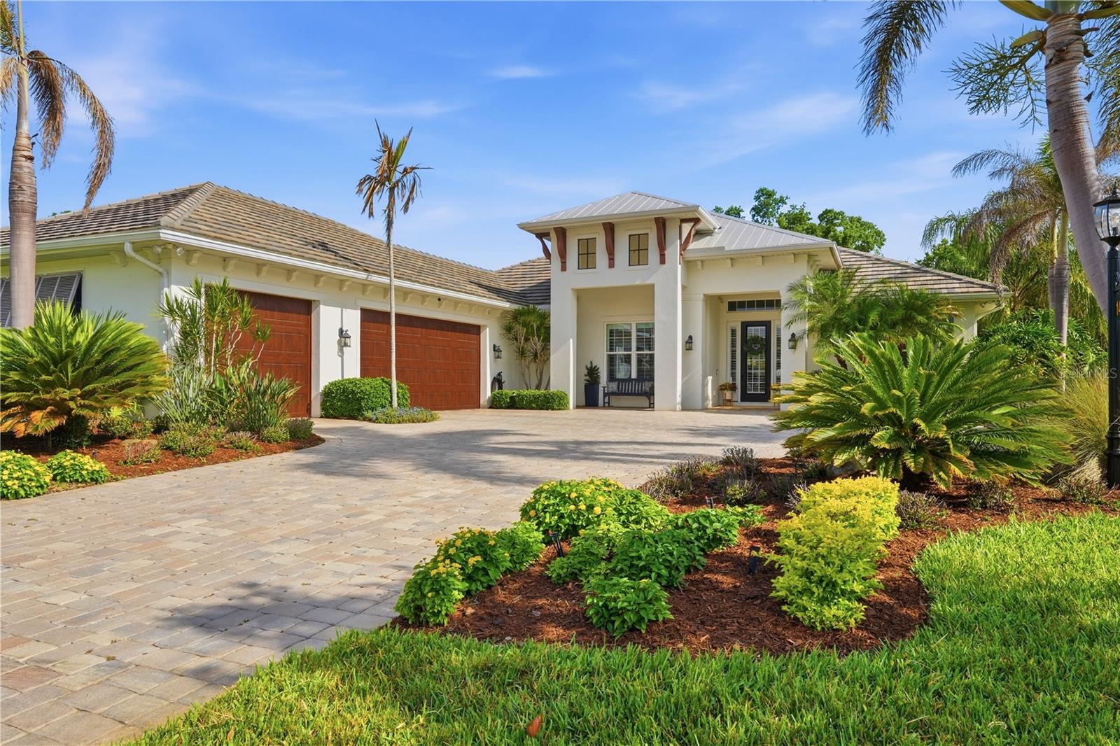 Single Family Residence in BRADENTON, FL - Daniel Dourado