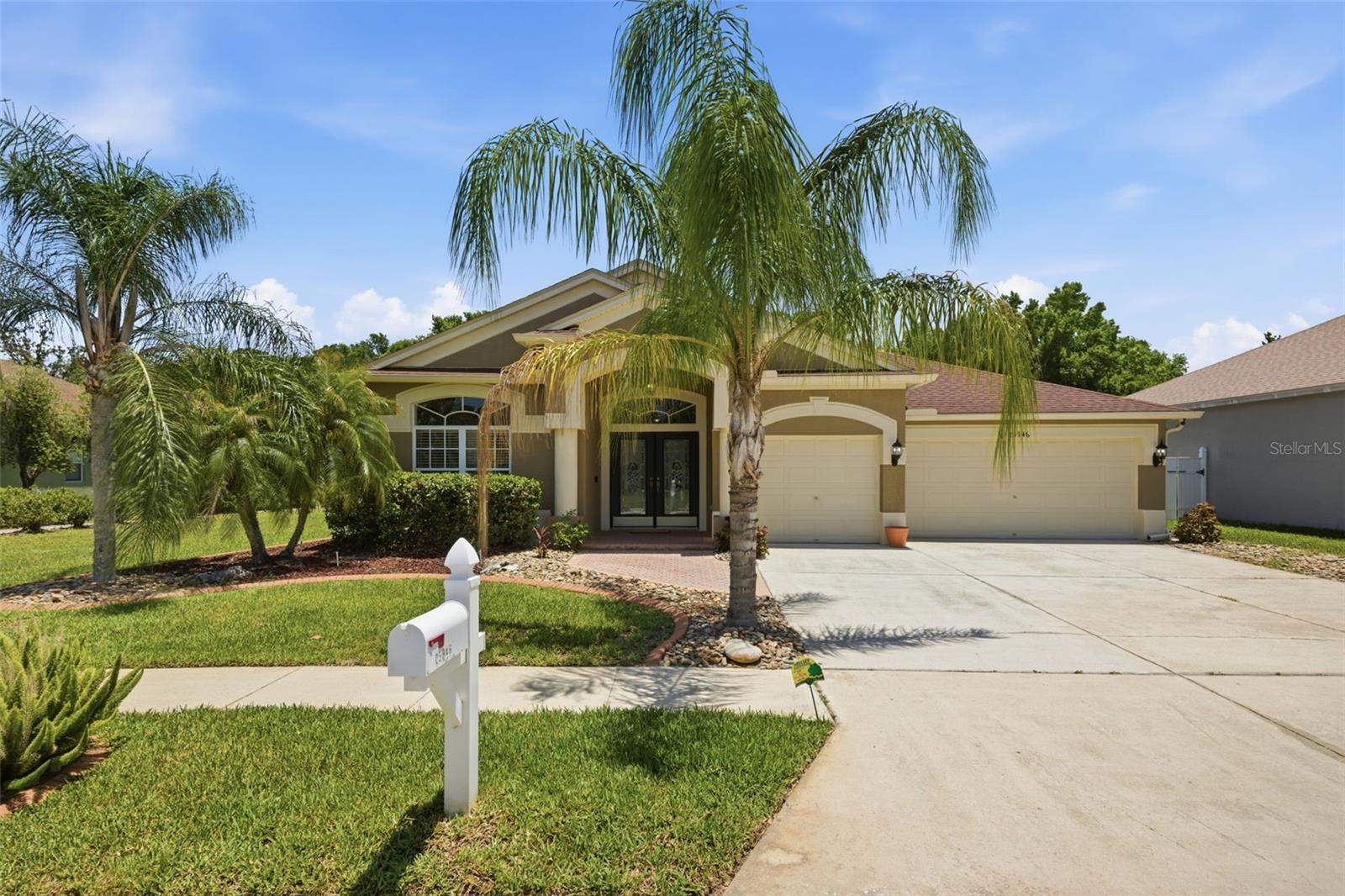 Single Family Residence in WESLEY CHAPEL, FL - Daniel Dourado