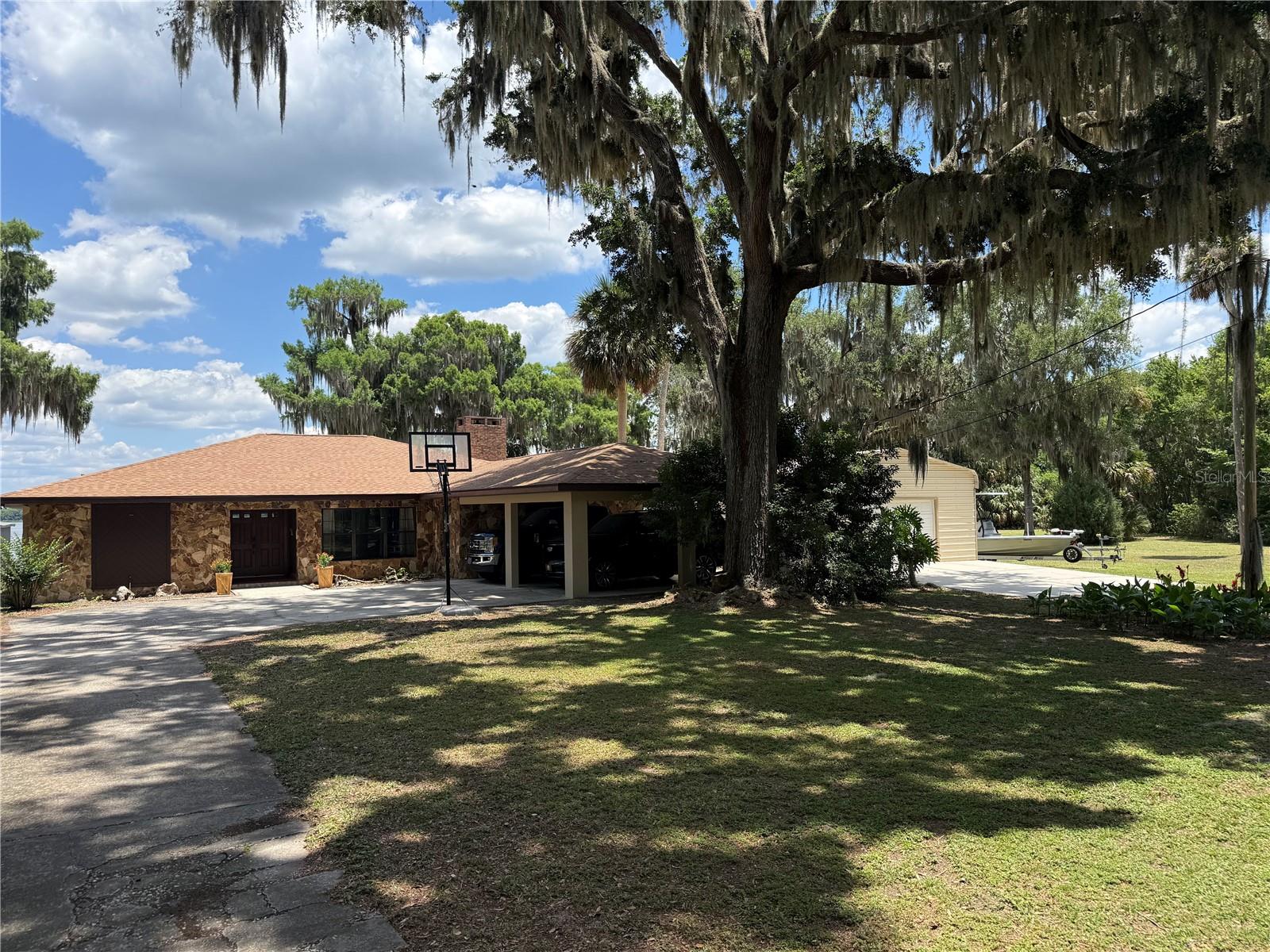 Single Family Residence em LAKE PANASOFFKEE, FL - Daniel Dourado