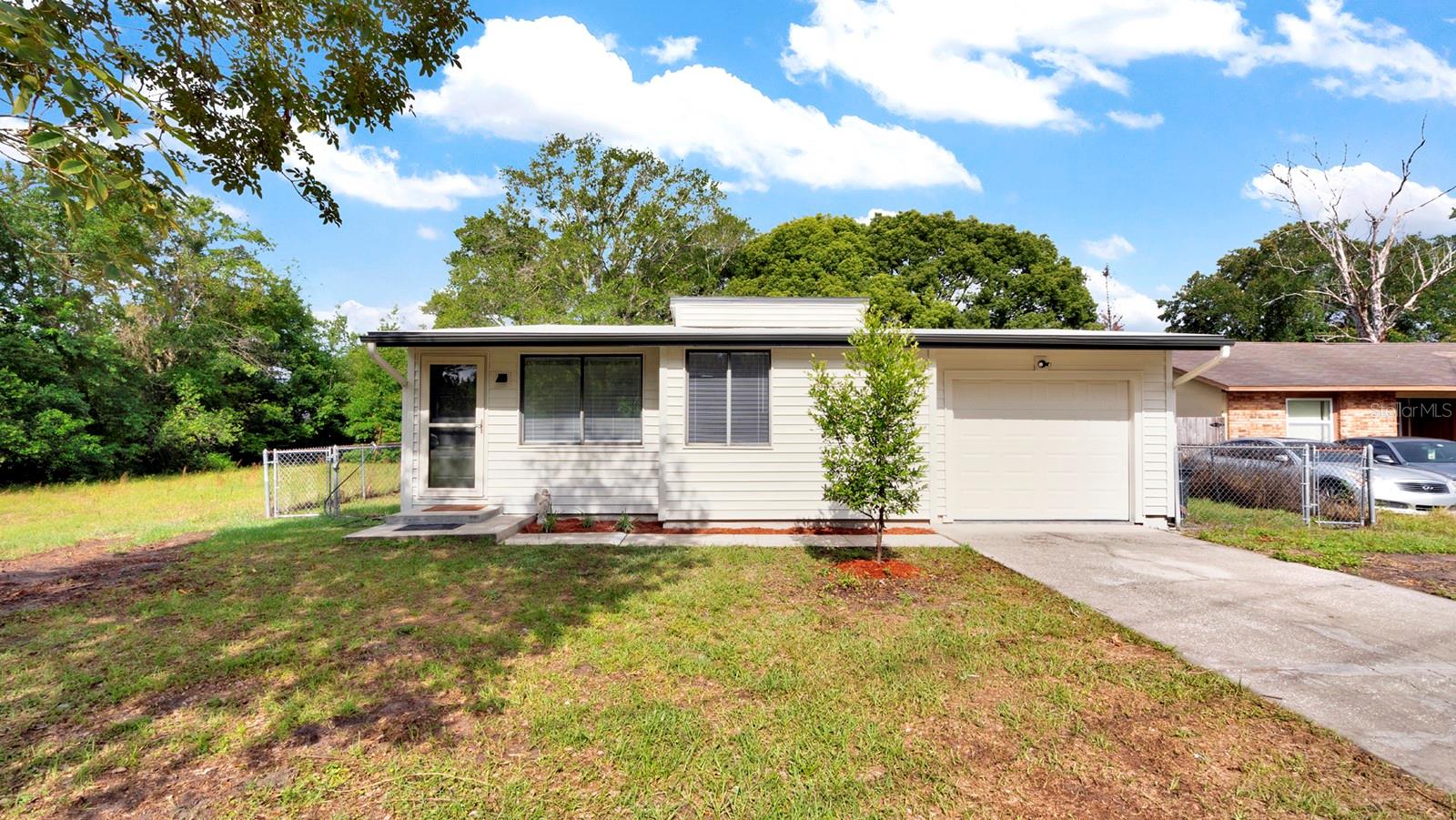 Single Family Residence in SANFORD, FL - Daniel Dourado