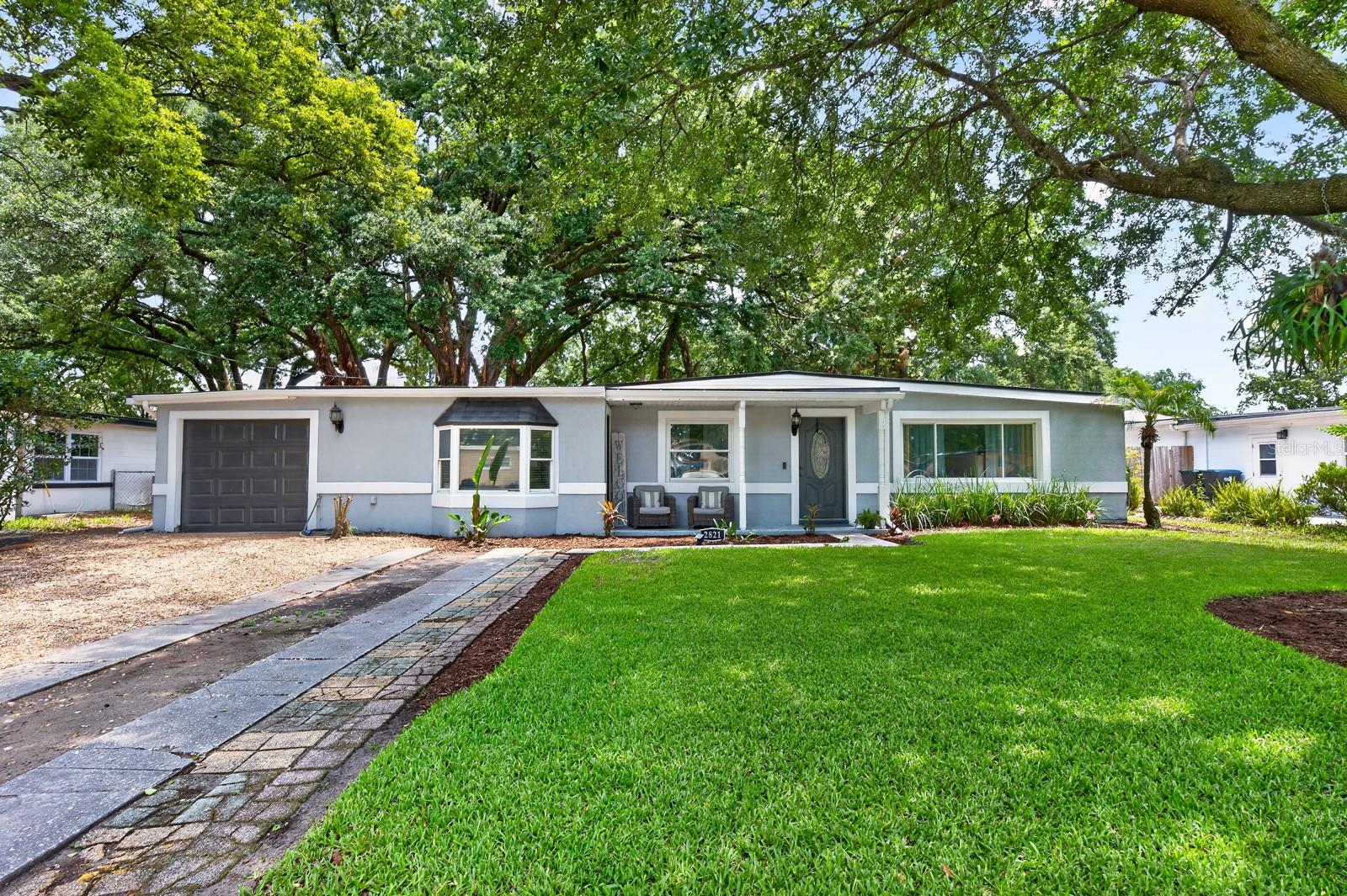 Single Family Residence in ORLANDO, FL - Daniel Dourado