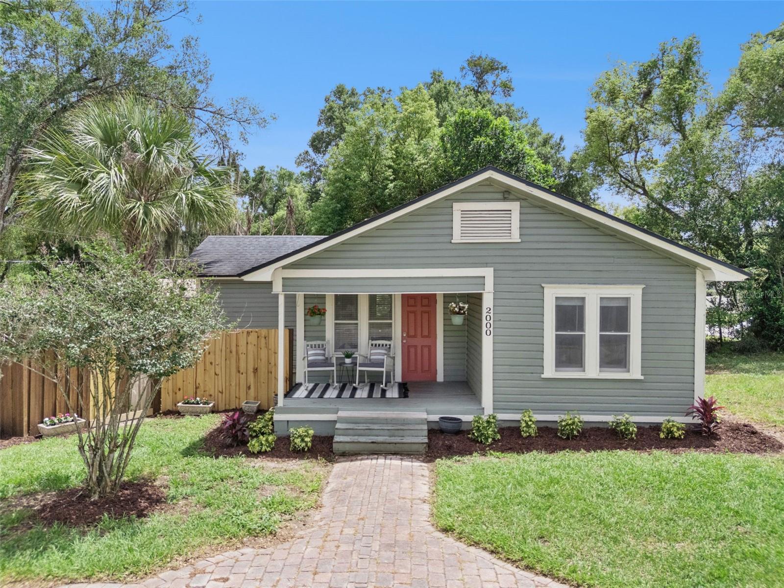 Single Family Residence in ORLANDO, FL - Daniel Dourado