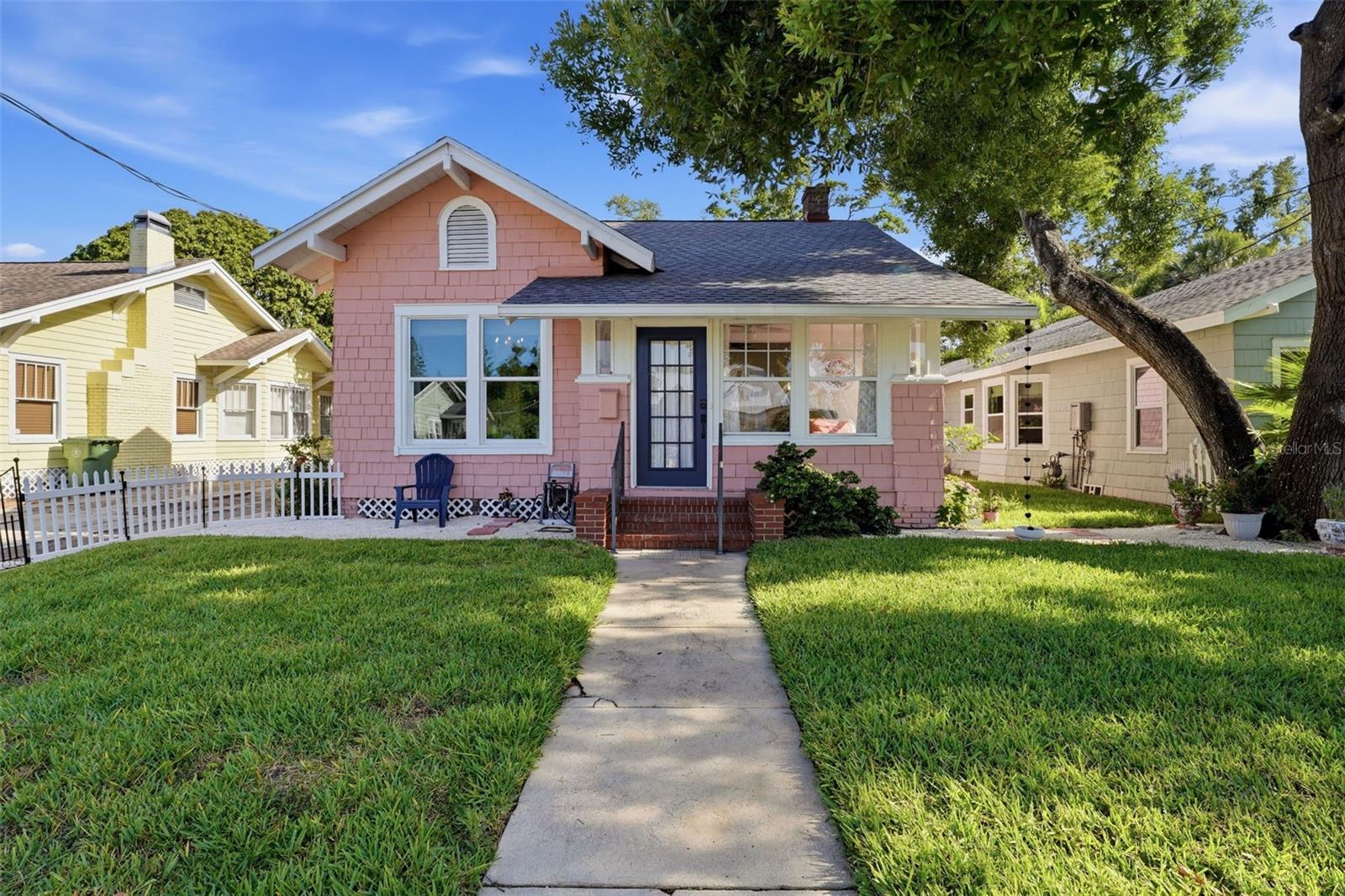 Single Family Residence in BRADENTON, FL - Daniel Dourado