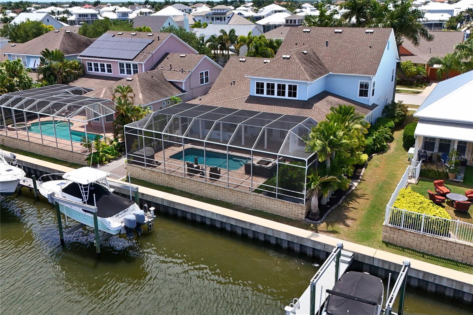Single Family Residence in APOLLO BEACH, FL - Daniel Dourado