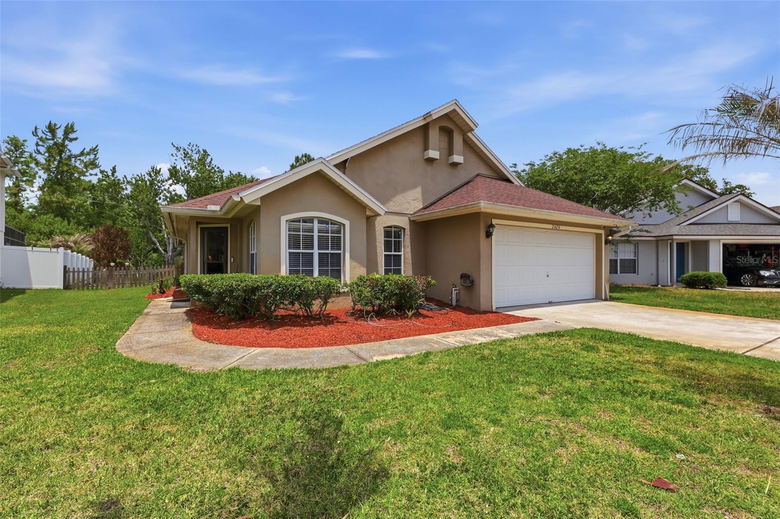 Single Family Residence in ORLANDO, FL - Daniel Dourado