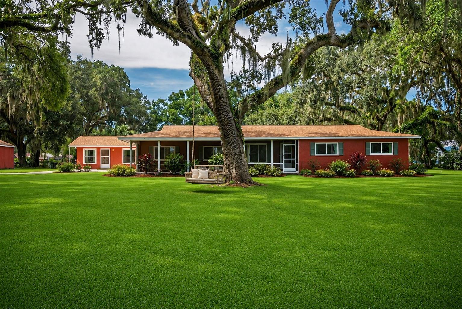 Single Family Residence in LEESBURG, FL - Daniel Dourado