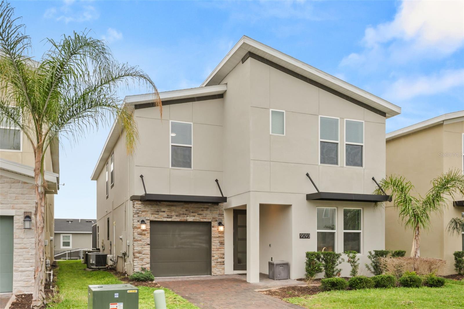 Single Family Residence in DAVENPORT, FL - Daniel Dourado