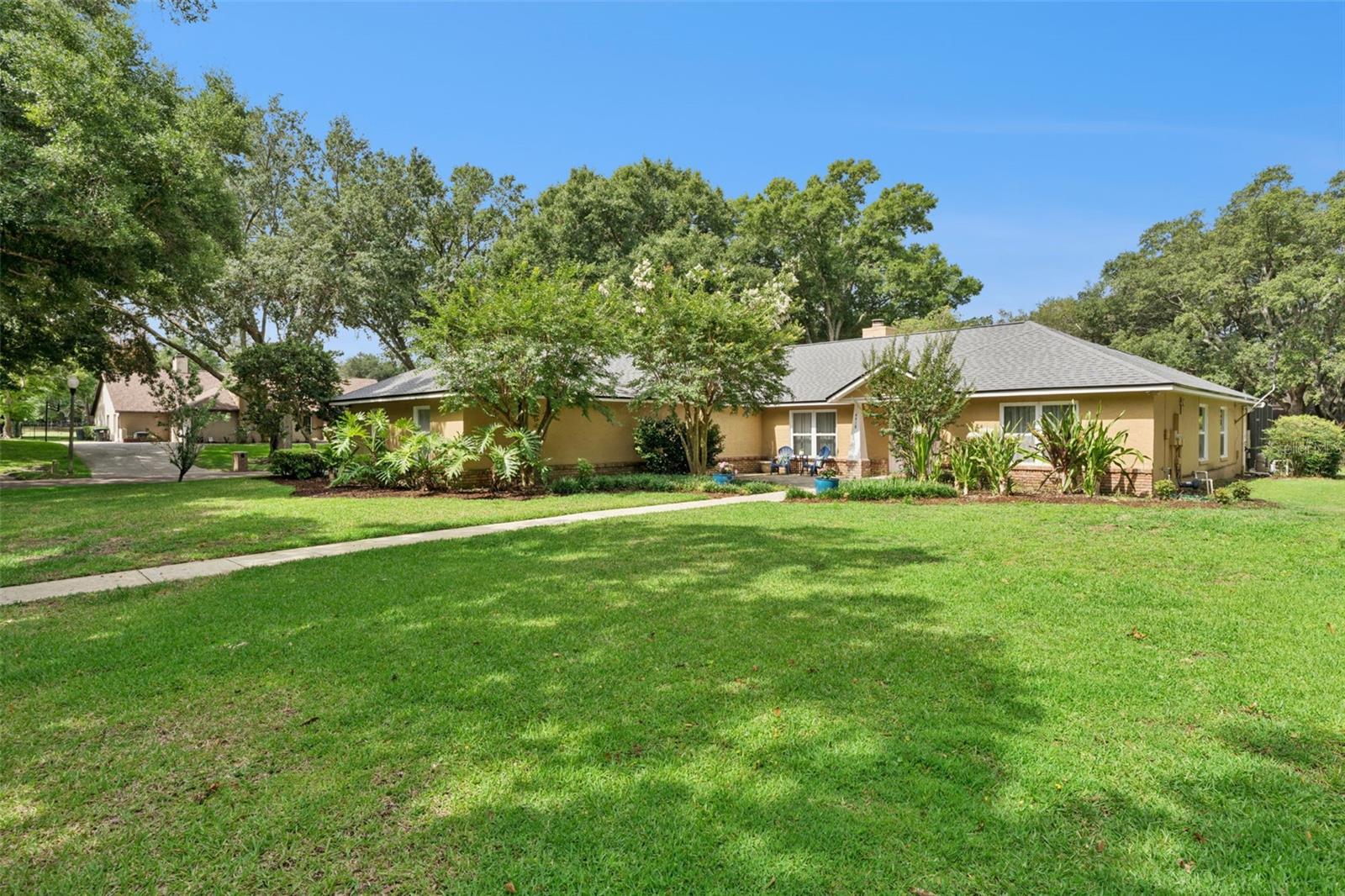 Single Family Residence in ORLANDO, FL - Daniel Dourado