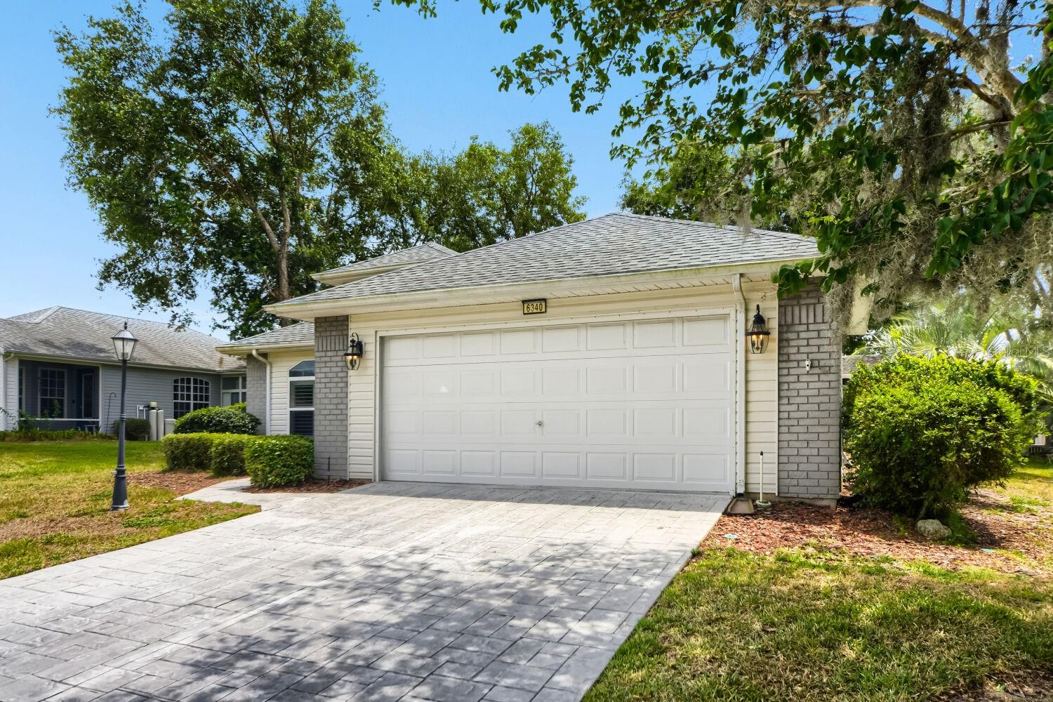 Single Family Residence in LEESBURG, FL - Daniel Dourado