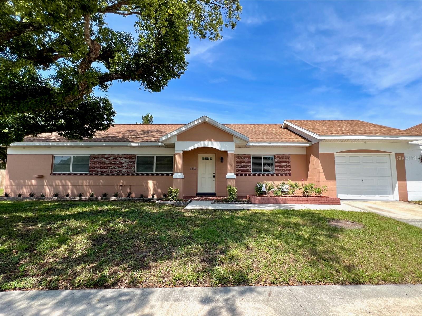 Single Family Residence in ORLANDO, FL - Daniel Dourado