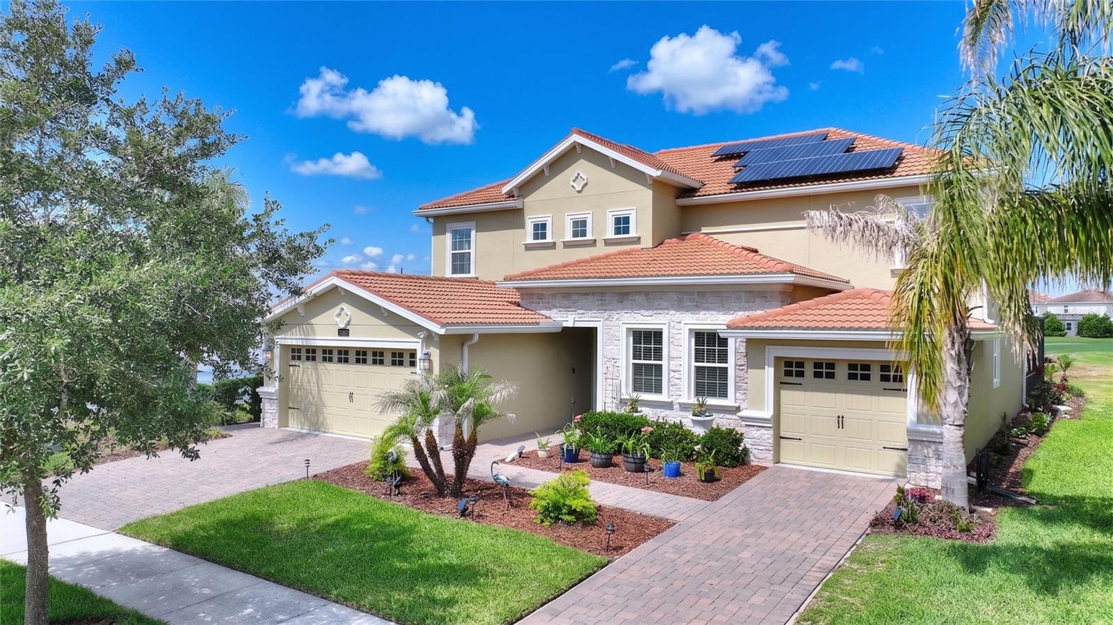 Single Family Residence in DAVENPORT, FL - Daniel Dourado