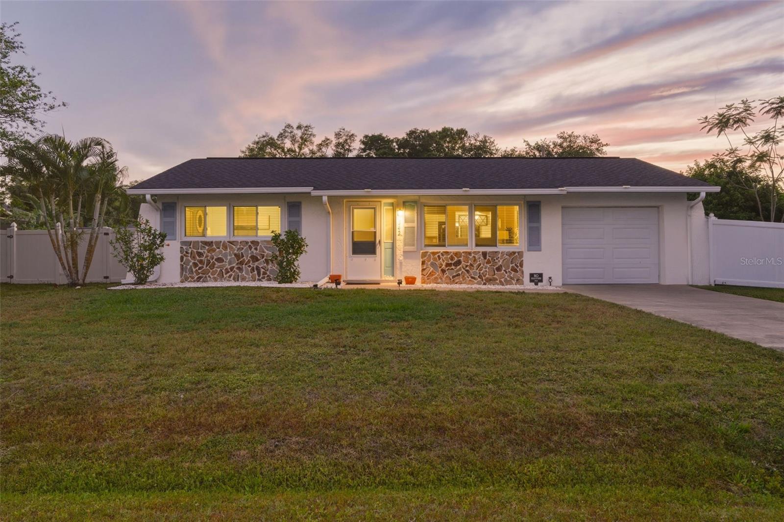 Single Family Residence in PORT CHARLOTTE, FL - Daniel Dourado