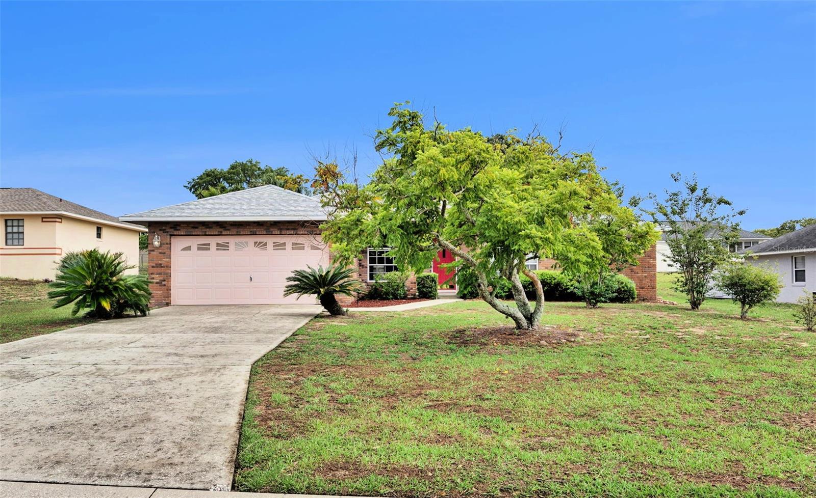 Single Family Residence in LAKE WALES, FL - Daniel Dourado