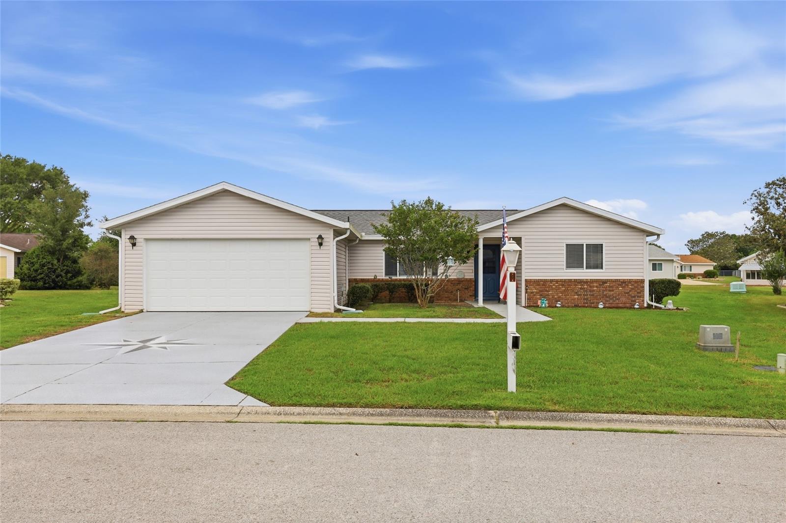 Single Family Residence in SUMMERFIELD, FL - Daniel Dourado