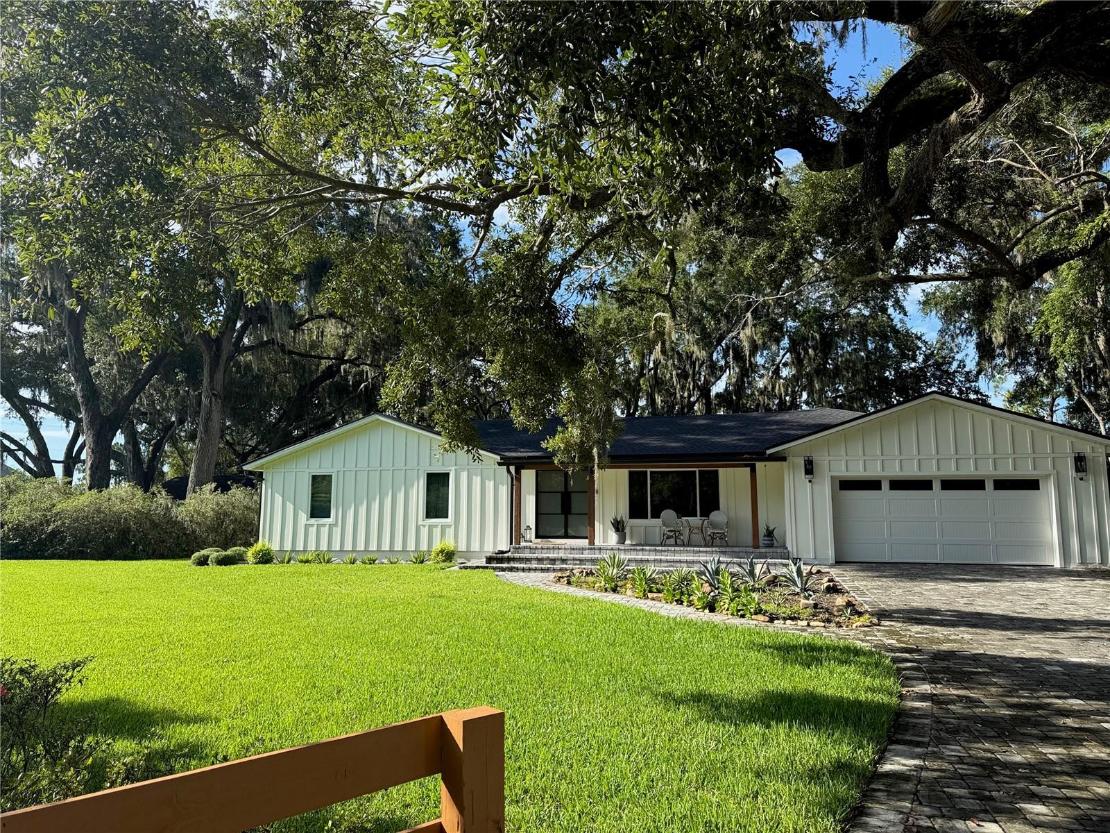 Single Family Residence in ORLANDO, FL - Daniel Dourado